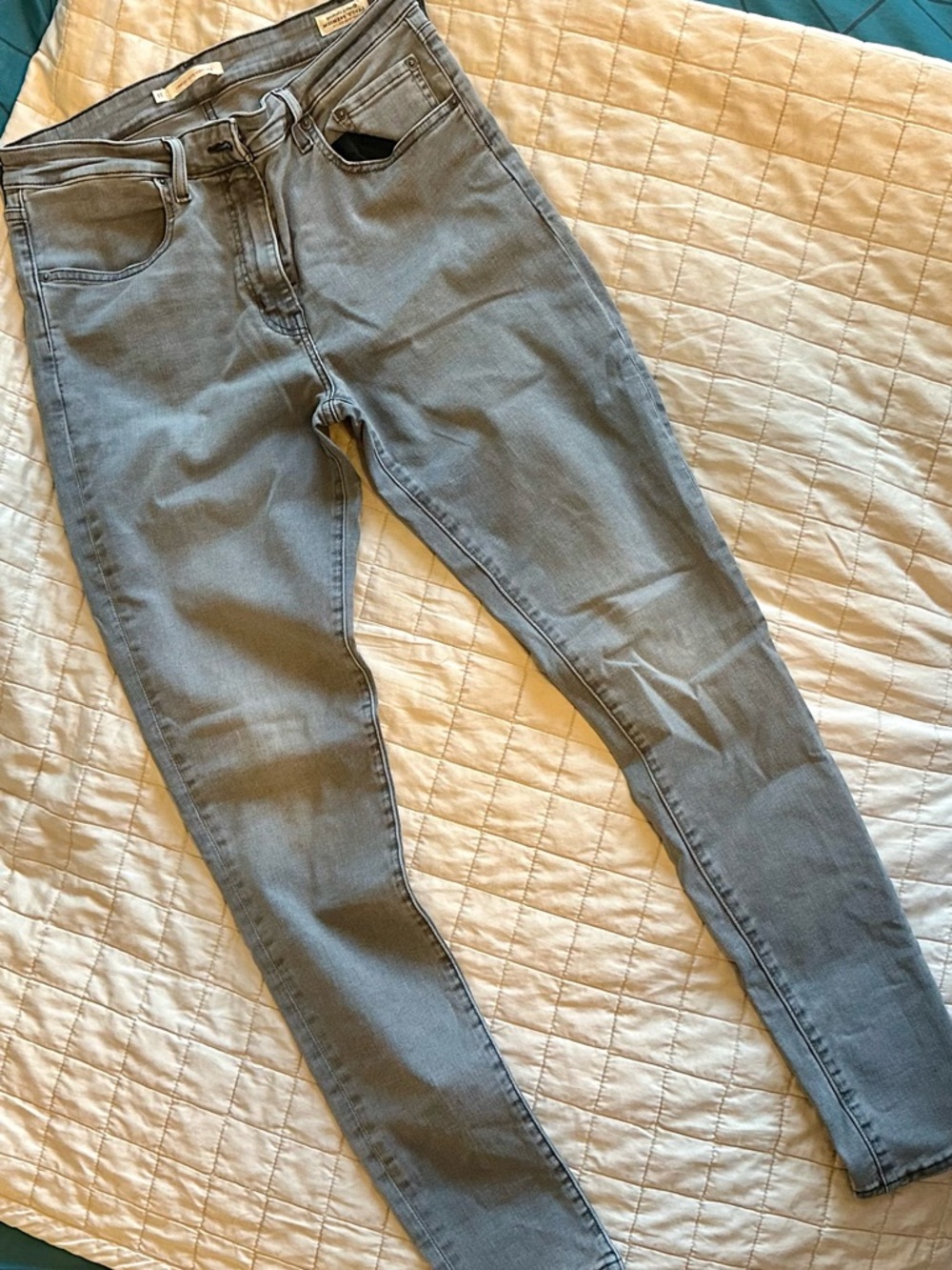 Levi’s High Rise Skinny in slate